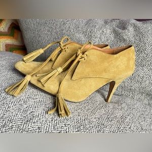 bettye muller Roxy Yellow suede ankle booties US8